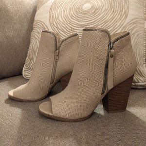 DV Ankle Boots